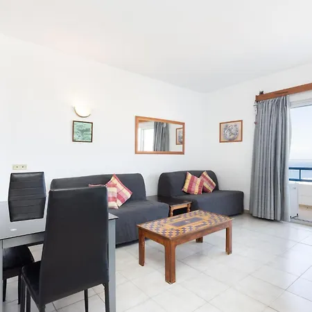 Апартаменты With At 50 Meters, Swimming Pool And Wonderful Oceansunset View